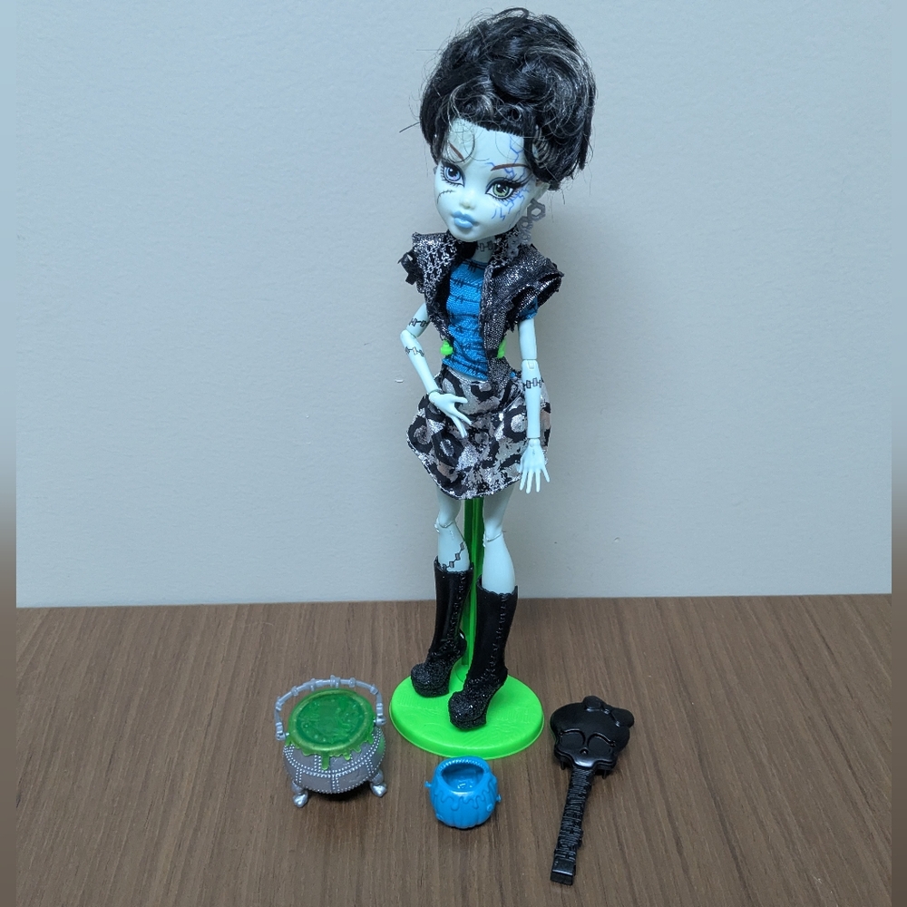Monster High Ghouls Rule Frankie Stein Doll